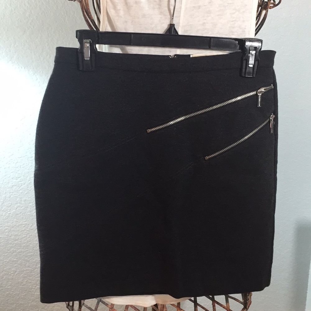 Michael Kors dark slate skirt, size 4, mint look!
